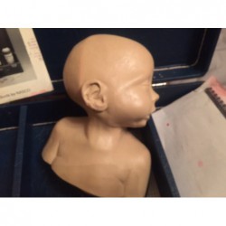 Manekin – Model głowy noworodka do nauki iniekcji