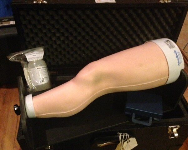 Symulator kolana – kolano do procedury odsysania