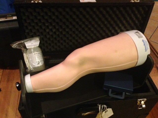 Symulator kolana – kolano do procedury odsysania