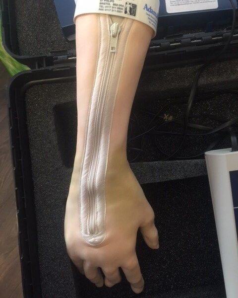 Symulator do wstrzyknięć dostawowych