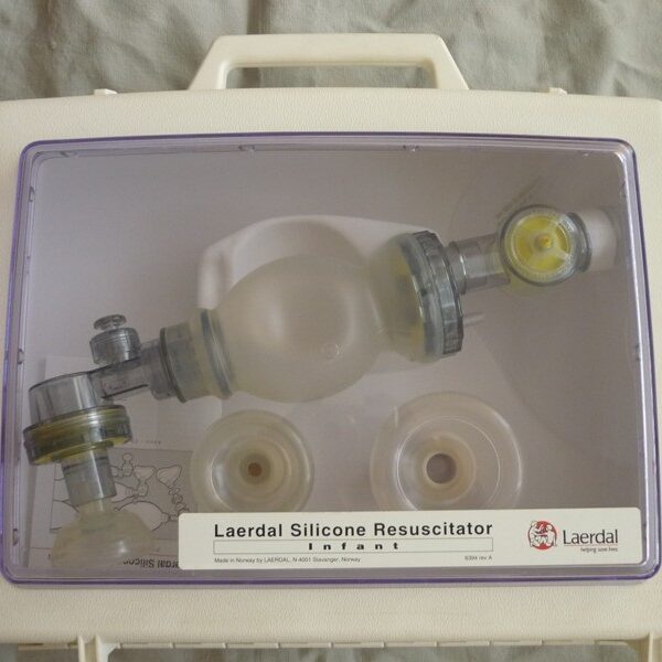 LAERDAL RESUSCYTATOR SILIKONOWY DLA NIEMOWLAKA – ZESTAW
