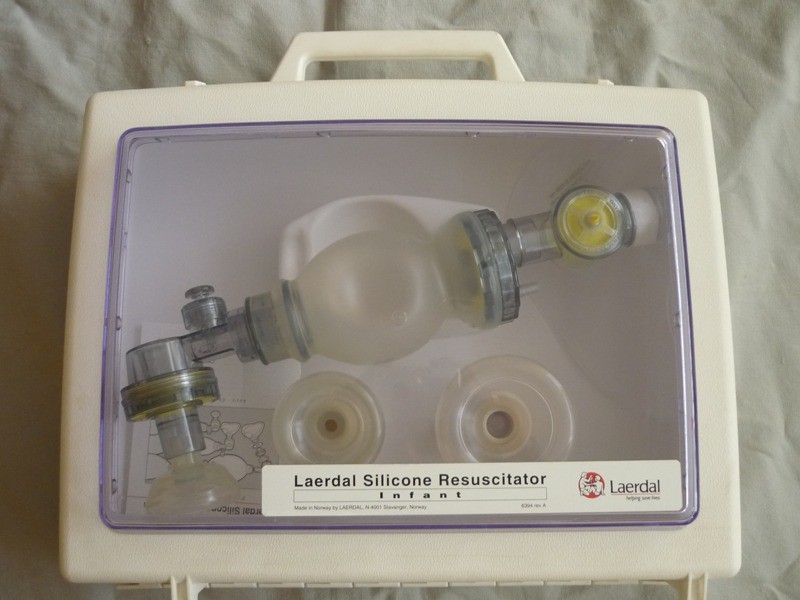 LAERDAL RESUSCYTATOR SILIKONOWY DLA NIEMOWLAKA – ZESTAW LAERDAL RESUSCYTATOR SILIKONOWY DLA NIEMOWLAKA – ZESTAW