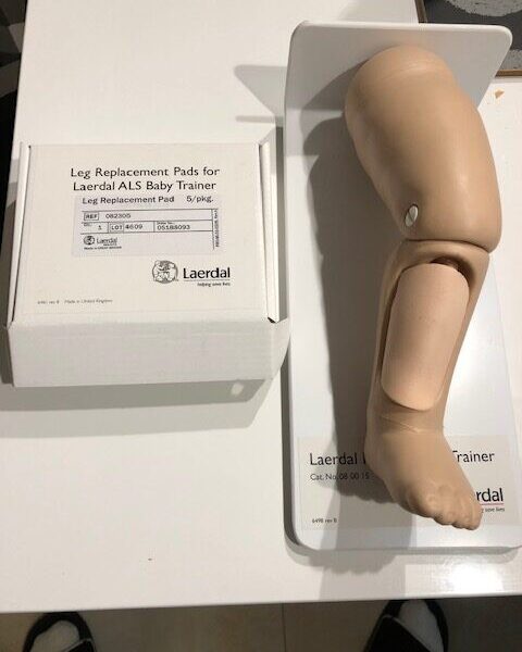 Laerdal trenażer do wkłuć doszpikowych + wkłady !!