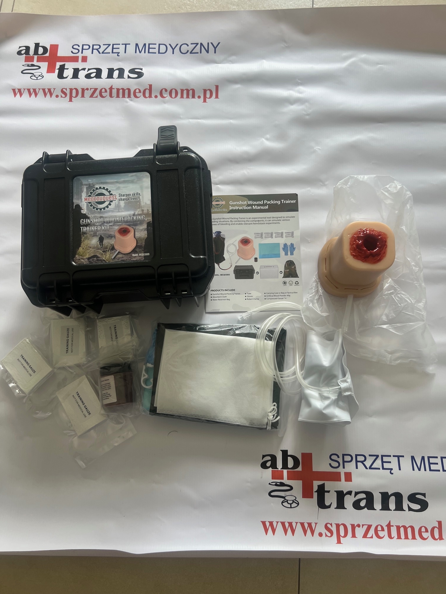 MedEduQuest Trenażer do Pakowania ran Postrzałowych (Pudełko Taktyczne) MedEduQuest Trenażer do Pakowania ran Postrzałowych (Pudełko Taktyczne)